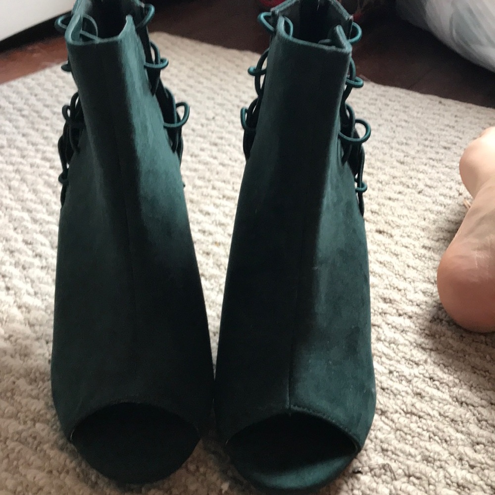 Heels - Picture 2 of 2